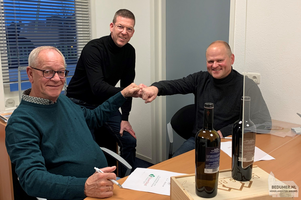 Hoofdsponsor Klaverblad Verzekeringen tekent nieuwe sponsorovereenkomst met SV Bedum